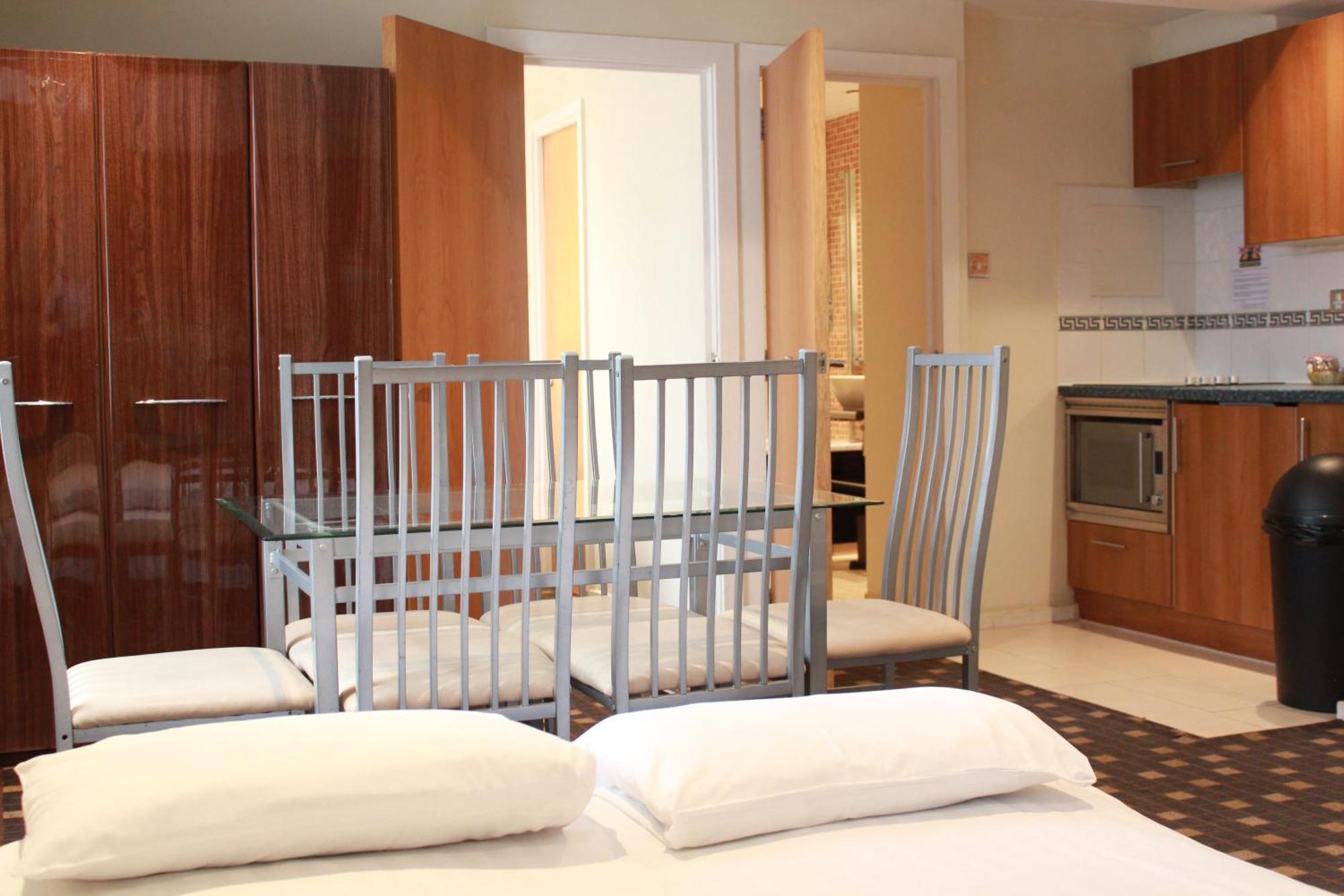 Grand Plaza Serviced Apartments Londra Esterno foto