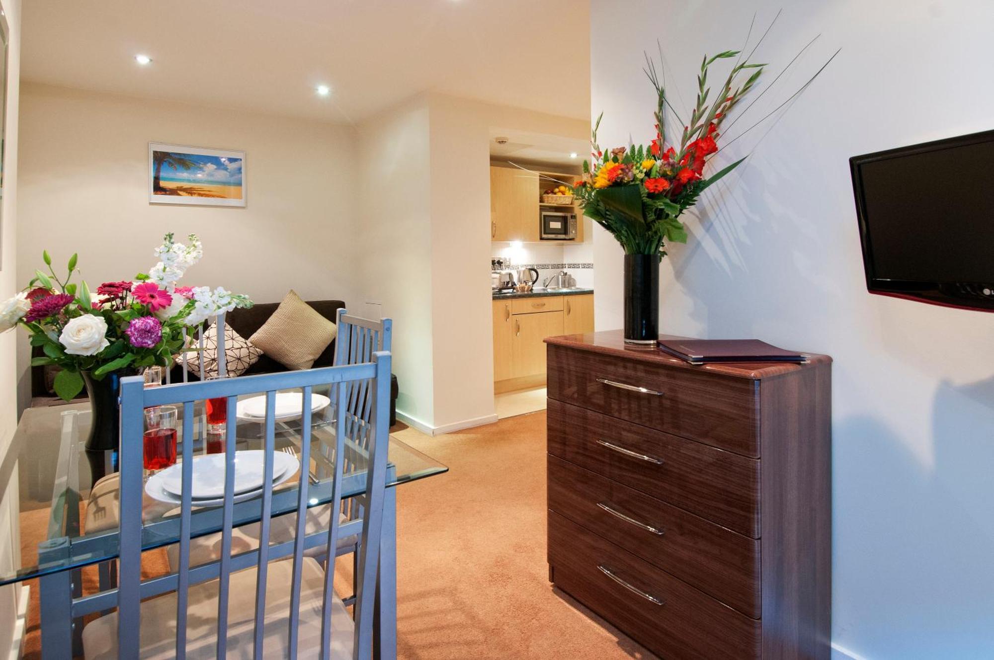 Grand Plaza Serviced Apartments Londra Esterno foto