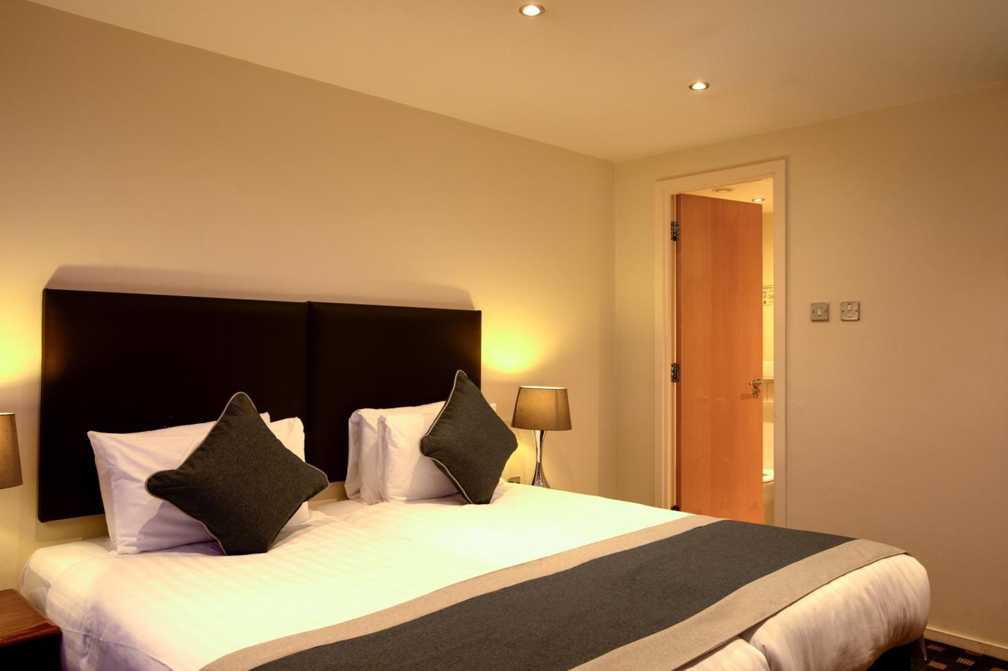 Grand Plaza Serviced Apartments Londra Esterno foto