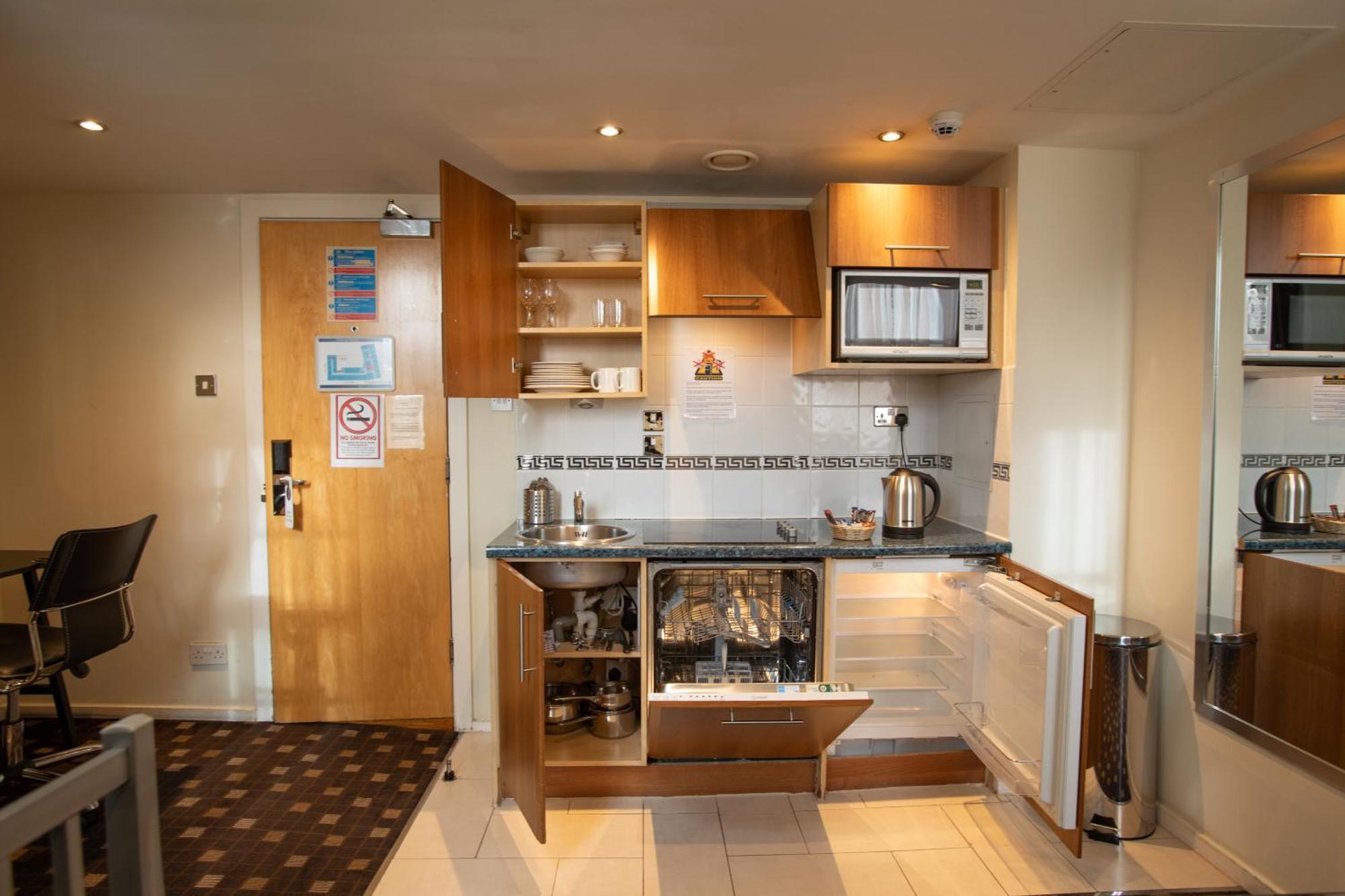 Grand Plaza Serviced Apartments Londra Esterno foto