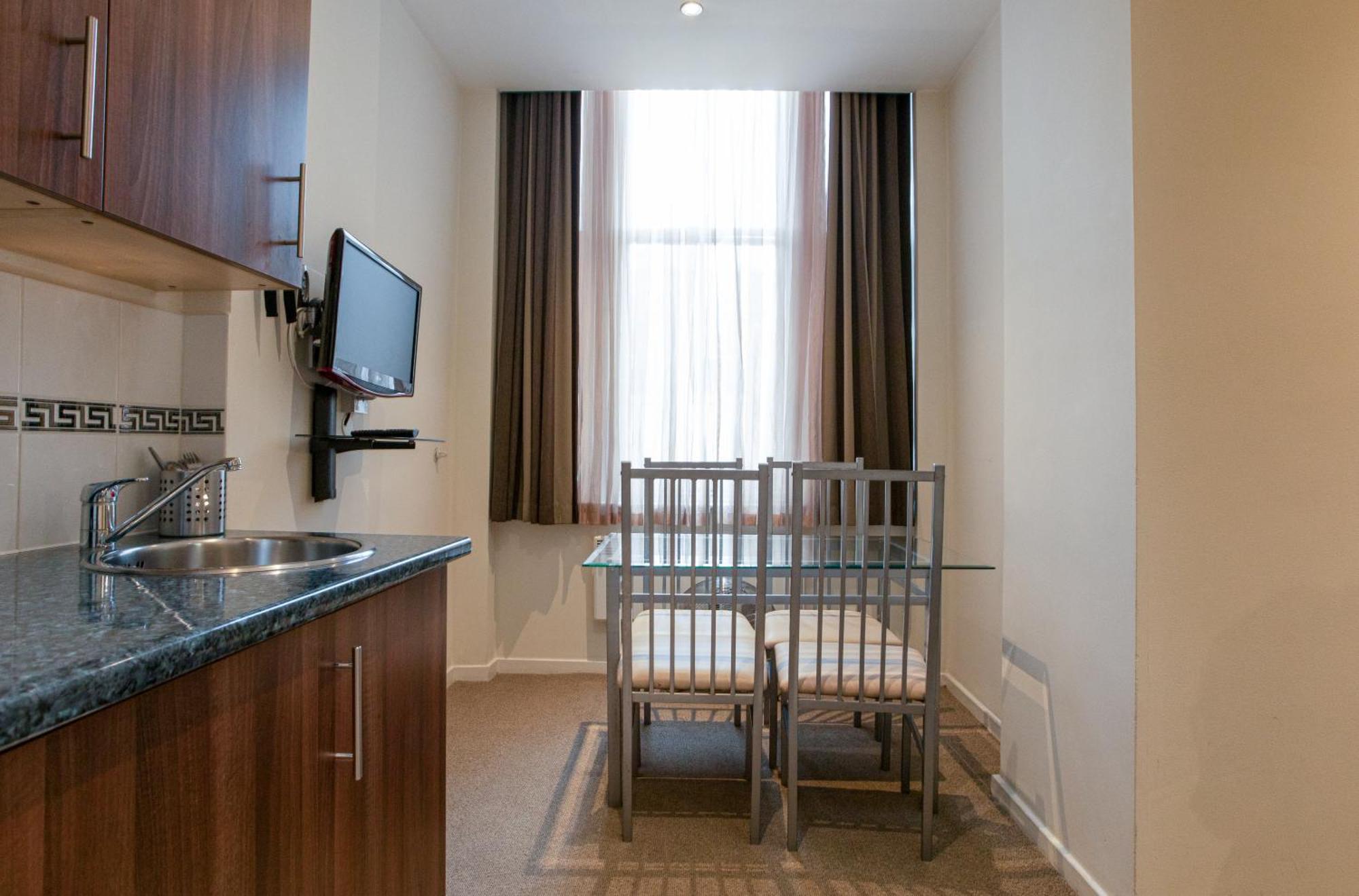 Grand Plaza Serviced Apartments Londra Esterno foto